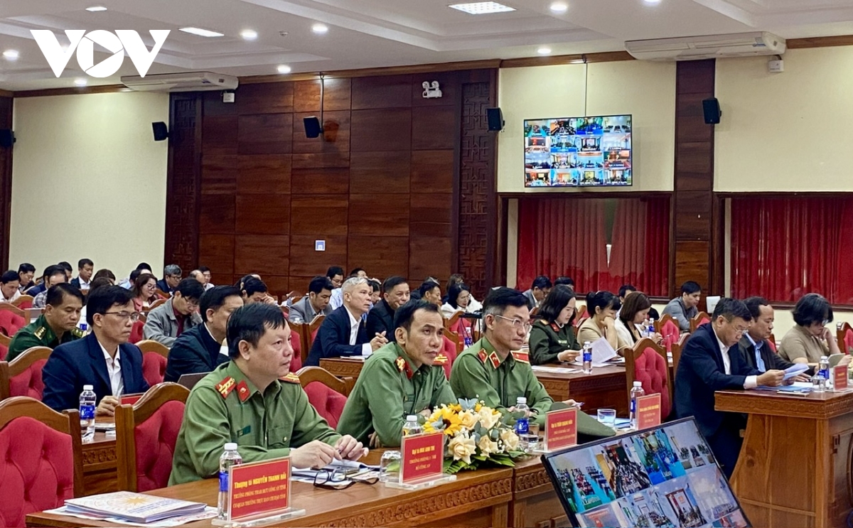 Người dân ở Đắk Lắk tự nguyện giao nộp gần 800 khẩu súng, 42 quả lựu đạn